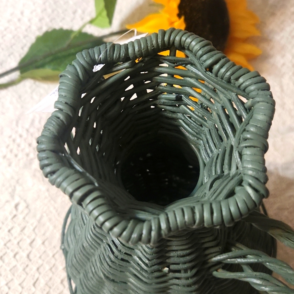 THRESHOLD Rattan Vase. - Picture 7 of 9